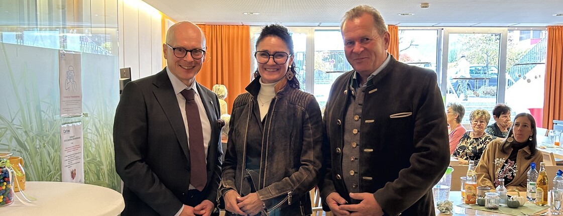 Landesrat Wolfgang Fürweger, Caritas-Direktorin Andrea Schmid und Saalfeldens Bürgermeister Erich Rohrmoser.