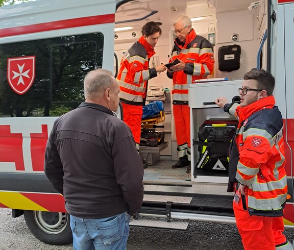 Malteser Betreuungspersonal des Virgilbusses