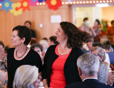Zwei Besucherinnen genossen sichtlich den Abend