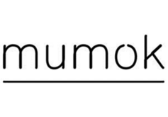 Logo des mumok mit schwarzem Schriftzug auf hellem Hintergrund. Das Museum ist eine Institution für moderne und zeitgenössische Kunst.