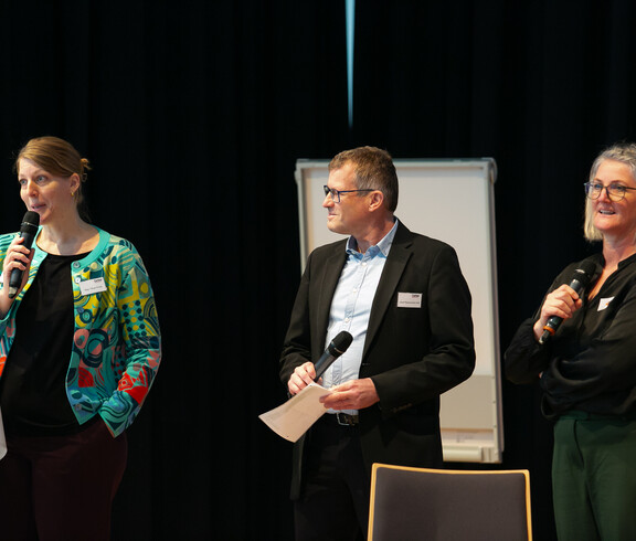 Birgit Krista, Josef Ratzenböck und Beate Huber-Peham beim PWS-Fachdialog 2025