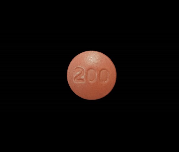 Dieses Bild zeigt eine rot/pinke Pille mit Logo "200".