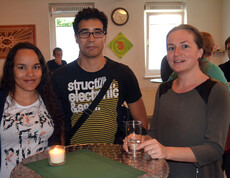 Drei Menschen beim langen Tag der Flucht
