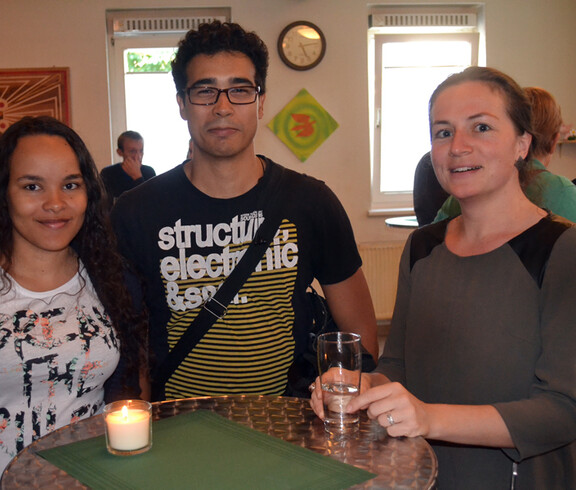 Drei Menschen beim langen Tag der Flucht
