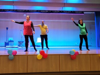 Tanzperformance des TanzkollektivKuk beim Inklusionstag in Linz 2025