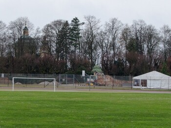 Platz für Container vor dem Stift Melk