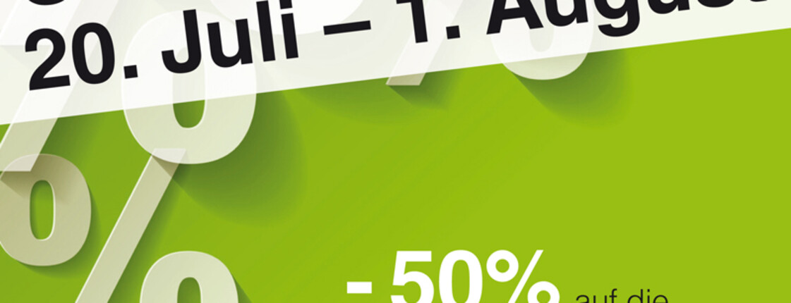 Plakat des Sommerschlussverkaufs der carla. -50% auf Sommerbekleidung und Flohmarktartikel. Farblich ist es schlicht in grun als Hintergrund gehalten. Für die Prozentreduzierung wählte man die Farbe weiß. 