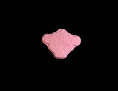 Rückseite der zur Testung abgegebenen Optimus Primal Ecstasy-Tablette